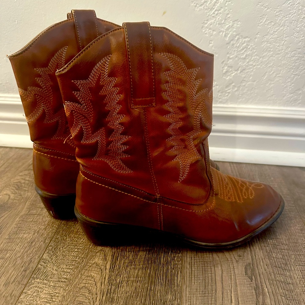 Women’s shorty cowboy boots